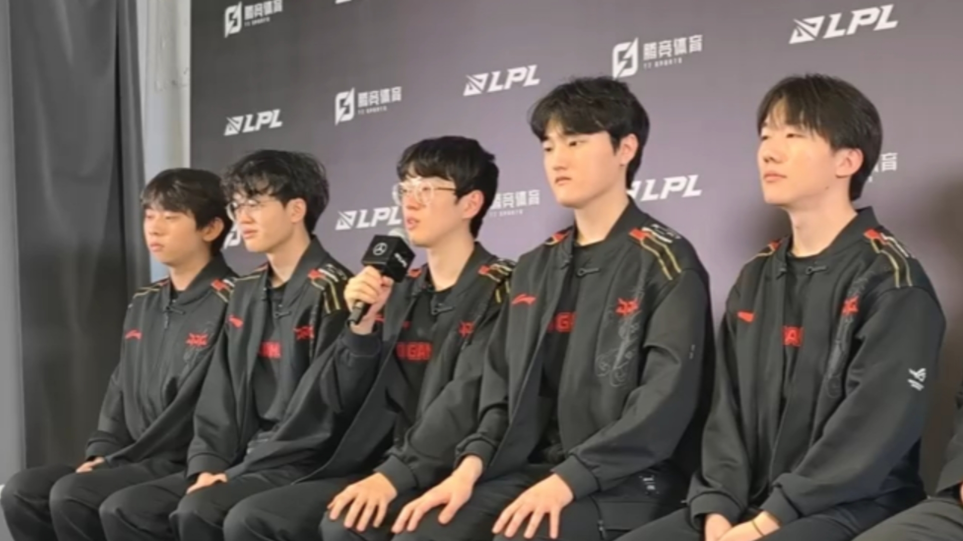 AYX爱游戏中国-持续失利引爆全场！，Scout意外战胜TES观众掌声雷动的简单介绍