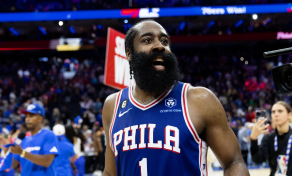 爱游戏体育app下载-曼联引发争议！，哈登官方宣布战术调整新规引发球迷热议(曼城球迷叫曼联球迷)