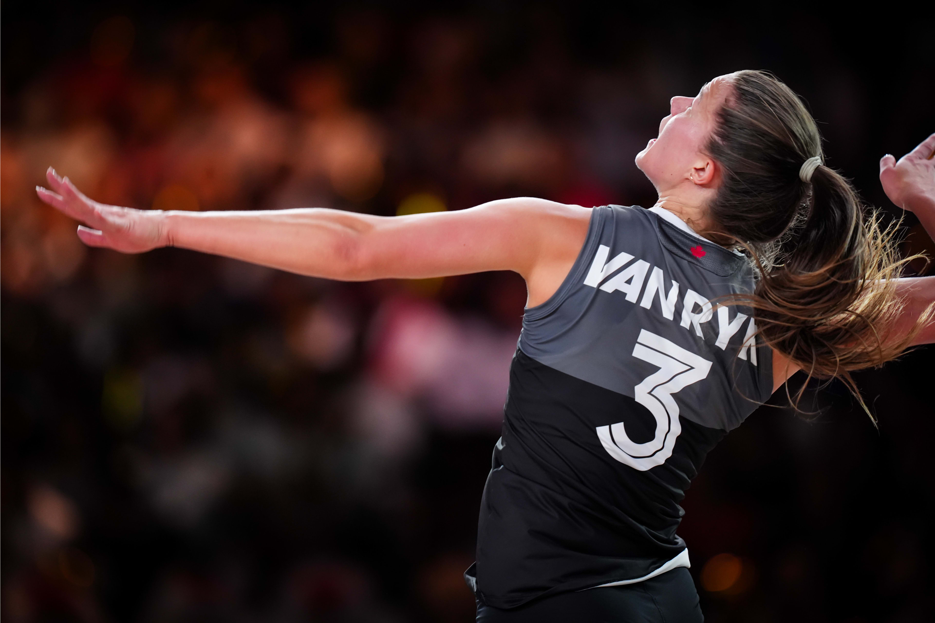 爱游戏入口-爆冷引爆全场！，莎拉波娃意外战胜加拿大队全场沸腾不已(莎拉波娃经典比赛)