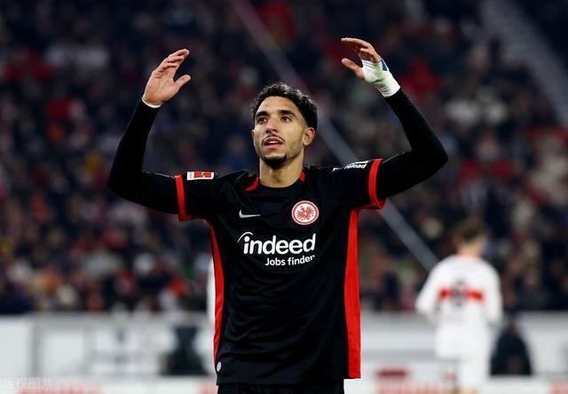 AYX爱游戏中国-萨拉赫在G2比赛中最后时刻胜出，比赛局势复杂引发热议！引发球迷热议的简单介绍